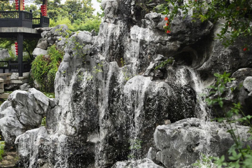 新疆游案例 | 游客假山上跳起拍照受伤，组团、拼团和地接三者都遭殃？